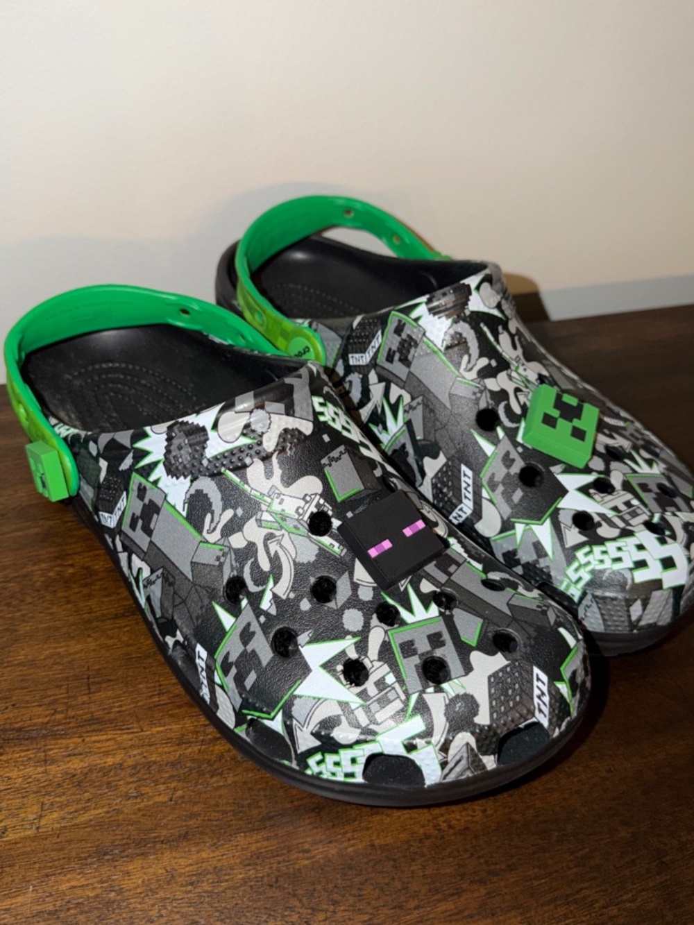 Mens Crocs Minecraft Slip On Clog Mens 9 Womens 11 W Jibbitz Mint